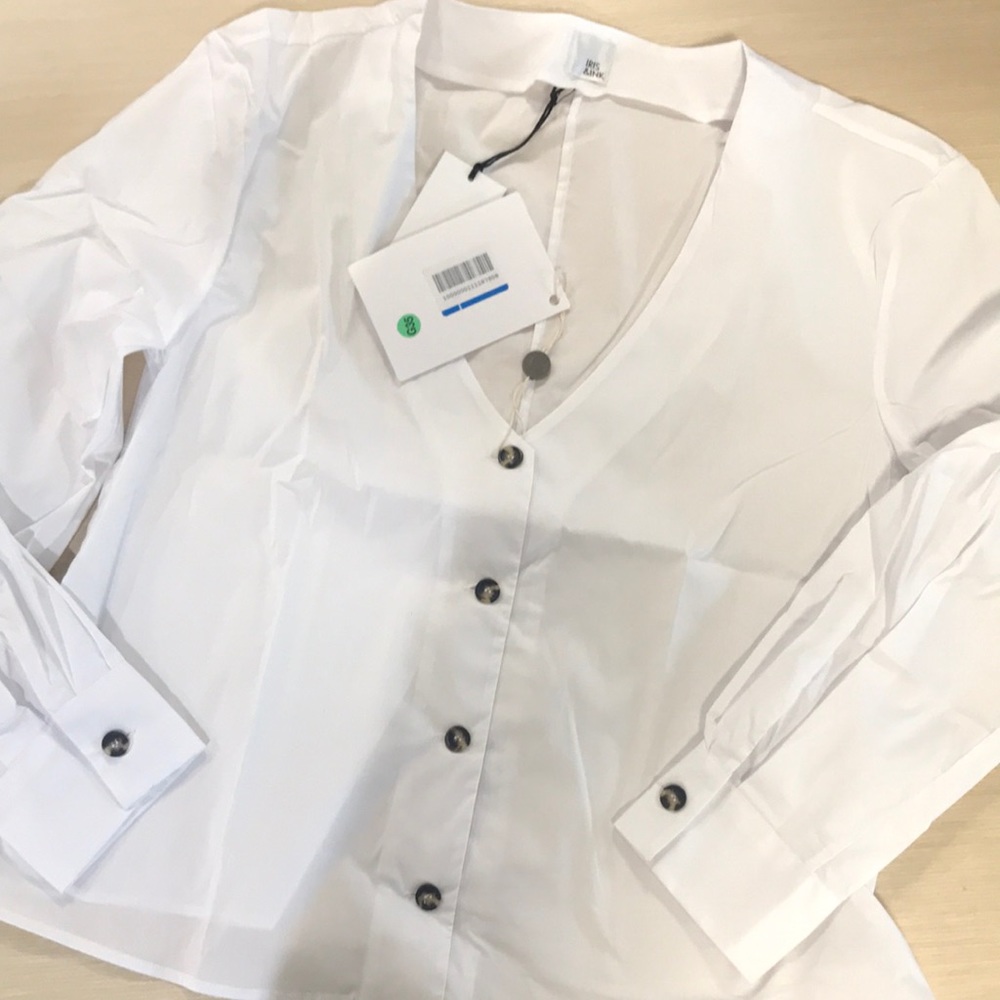 White blouse - UK 14. Fits like US size 8.